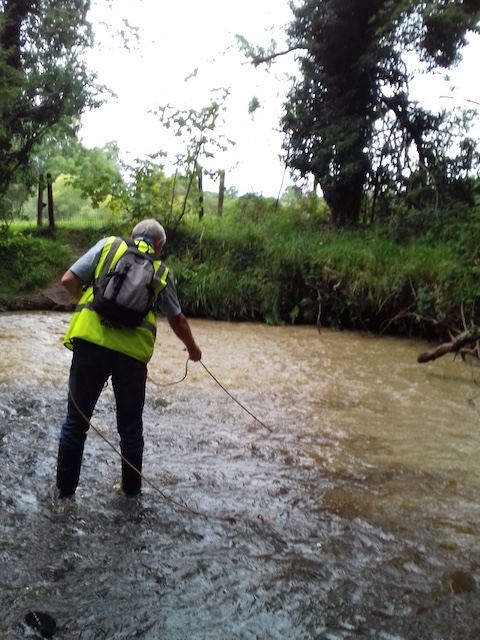 Cow Dyke / Oak Dyke confluence. A milky light brown Cow Dyke, with foam floating on the surface. Chris doing the honours.