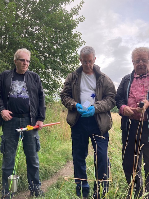 Bilton Beck / Woodfield road. Jed, Simon and David preparing to sample. A steady flow reported on a beck, high river level from rain the previous day.